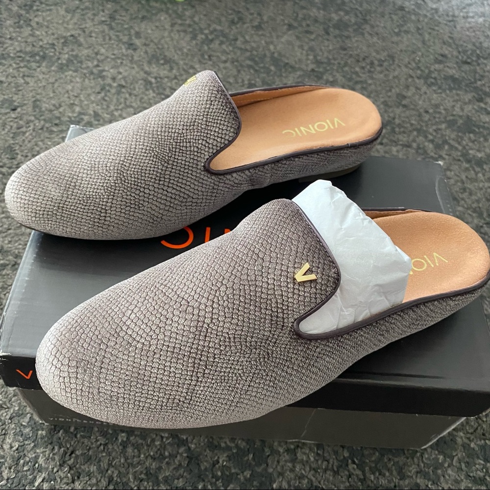 NIB Vionic Snug Carnegie Holiday Mules